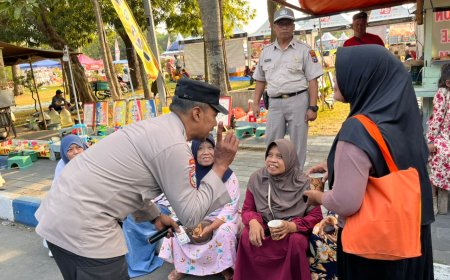Pojok Kamtibmas Polres Ngawi Hadir di Pasar Krompol Ajak Warga Jaga Kamtibmas