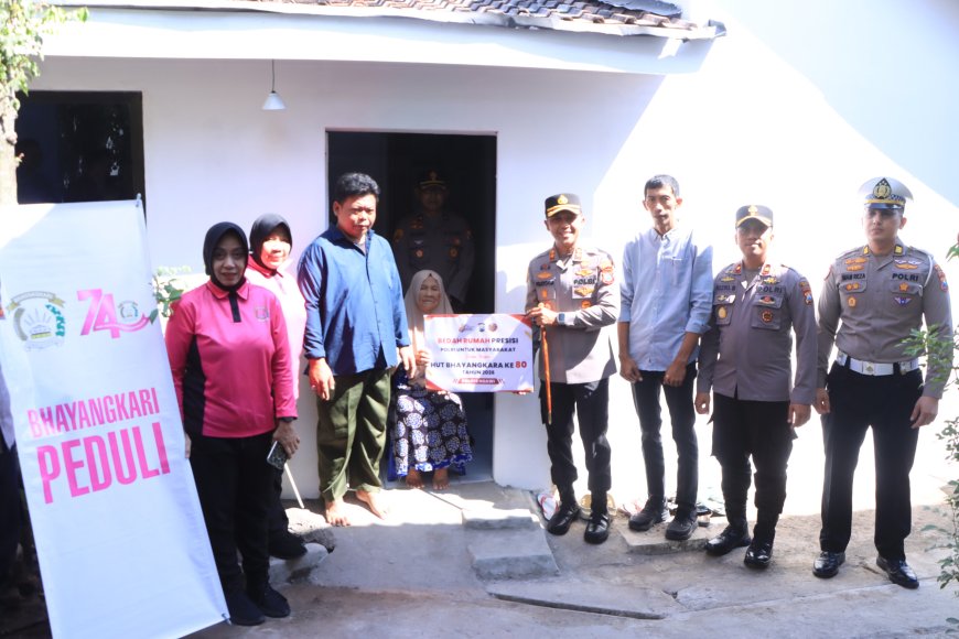 Hari Bhayangkara ke - 80 Polres Ngawi Bedah Dua Rumah Jadi Layak Huni, Hadirkan Senyum dan Harapan Warga   