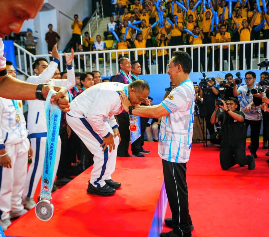Kapolri Resmi Tutup Kejuaraan Bulu Tangkis Kapolri Cup 2026, Tegaskan Komitmen Polri Dukung Prestasi Atlet Nasional  J